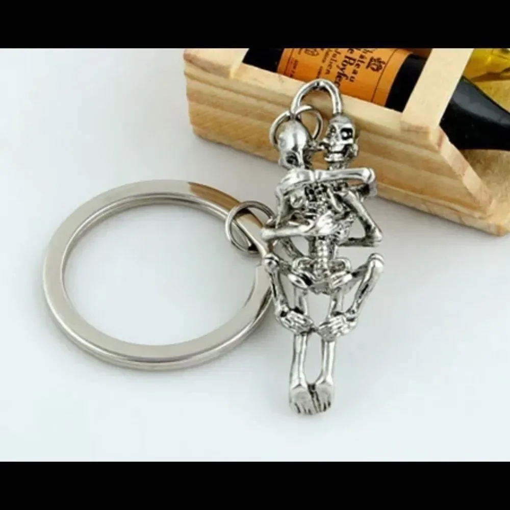 FOREVER LOVE SKELETON KEYCHAIN‎